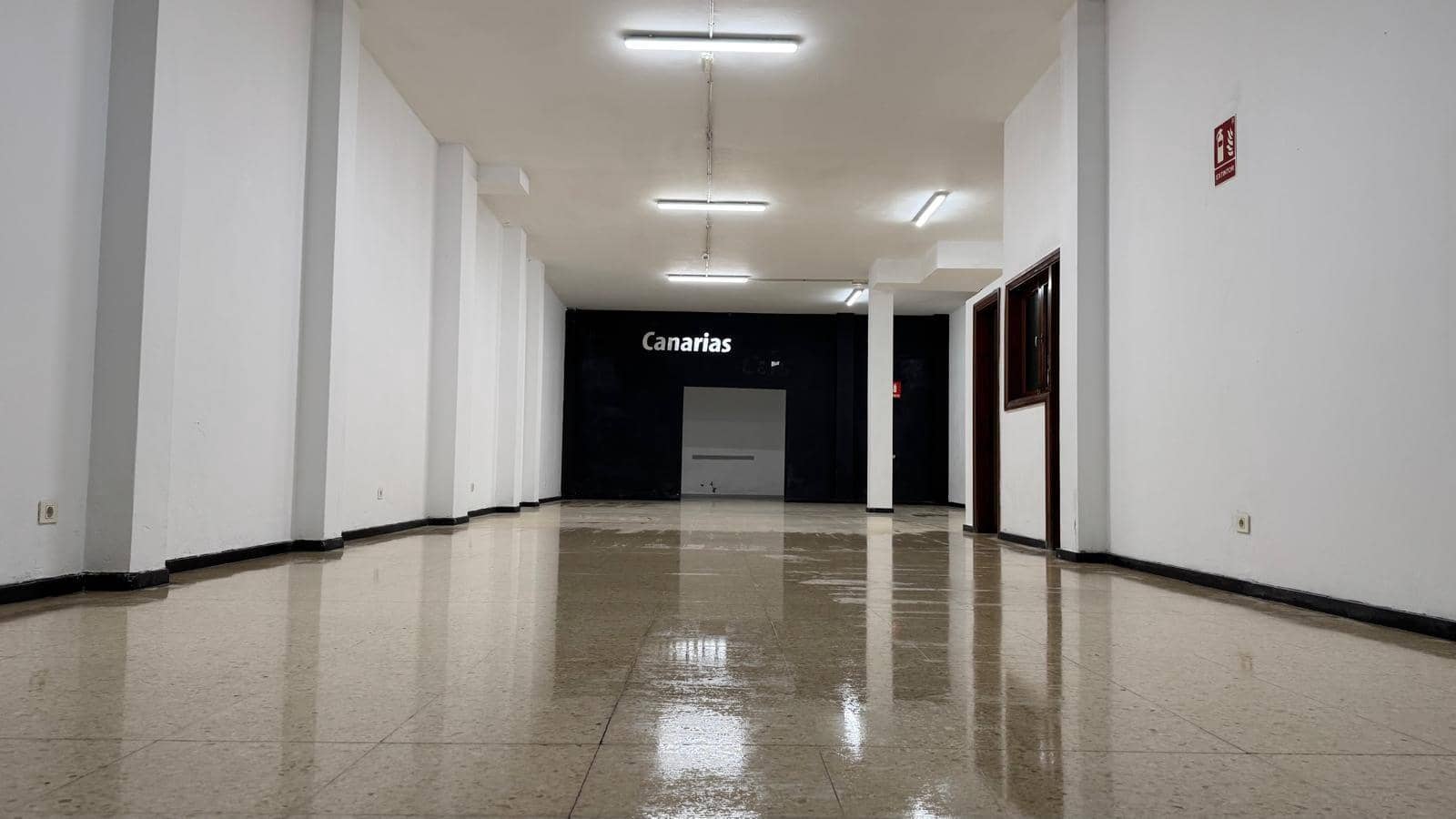 Comercial para venda em Las Palmas de Gran Canaria - 145 000 € (Ref: 9882256)