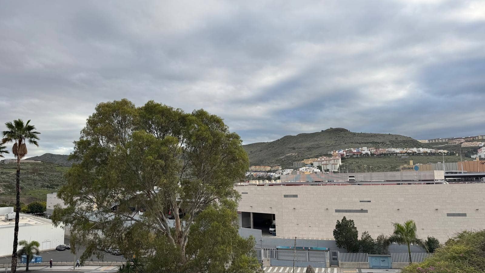 Comercial para venda em Las Palmas de Gran Canaria - 145 000 € (Ref: 9882256)