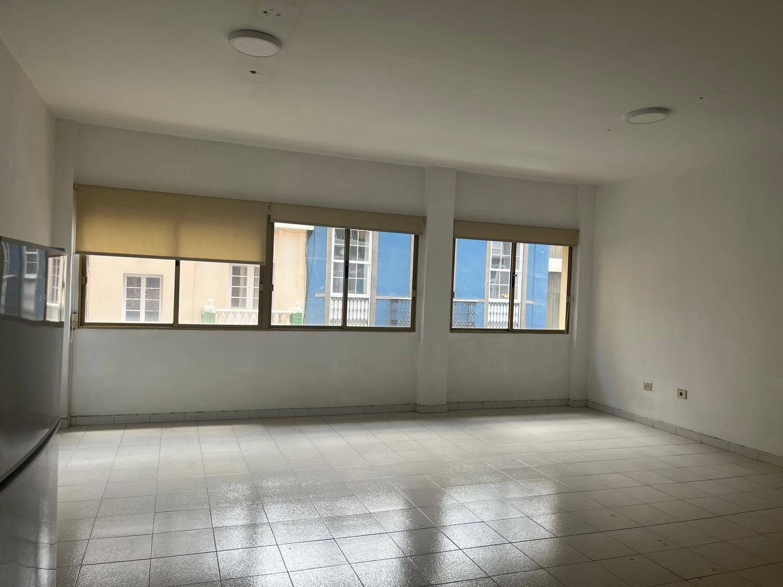 Office for rent in Las Palmas de Gran Canaria - € 600 (Ref: 9882257)