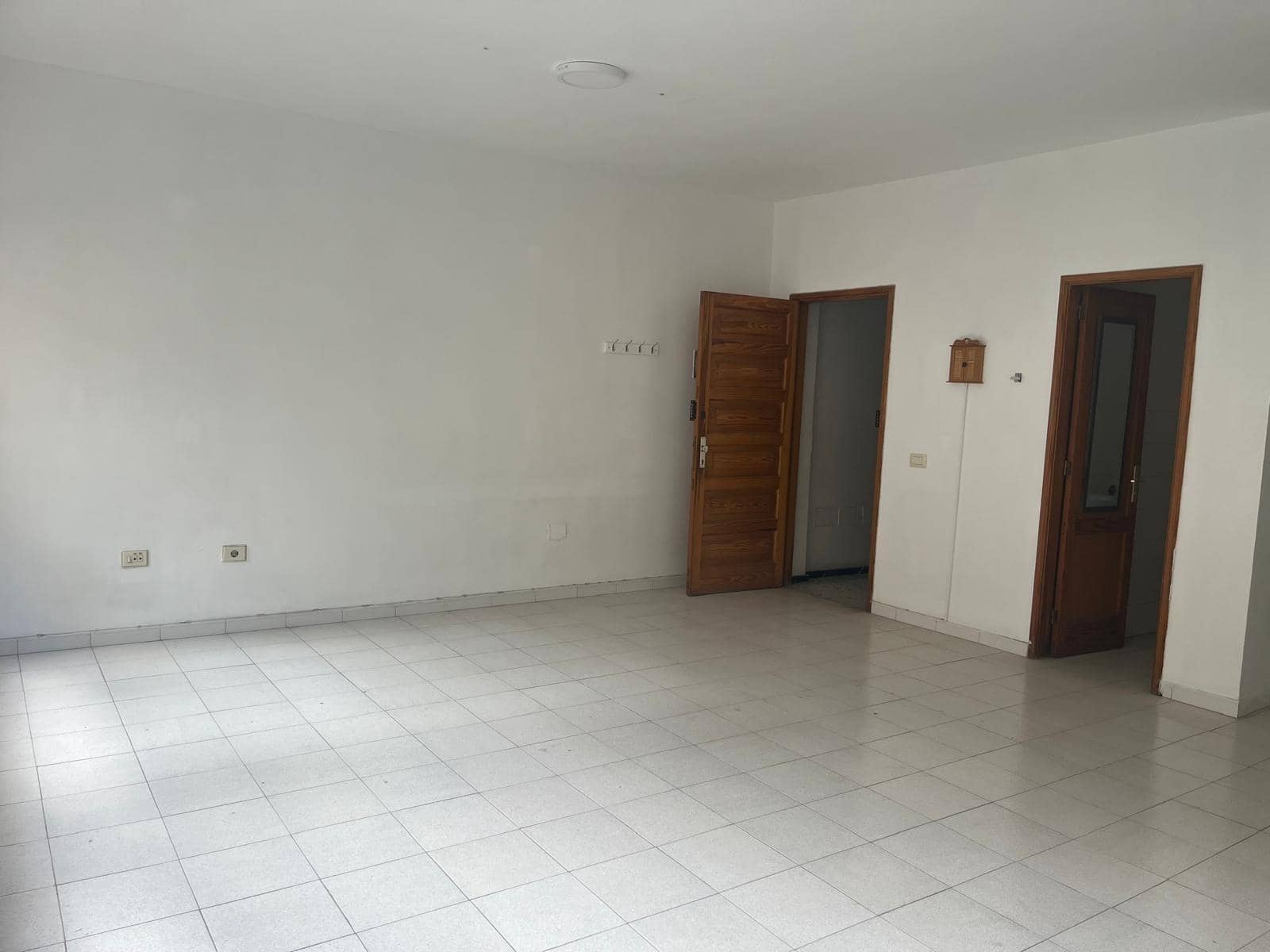 Office for rent in Las Palmas de Gran Canaria - € 600 (Ref: 9882257)