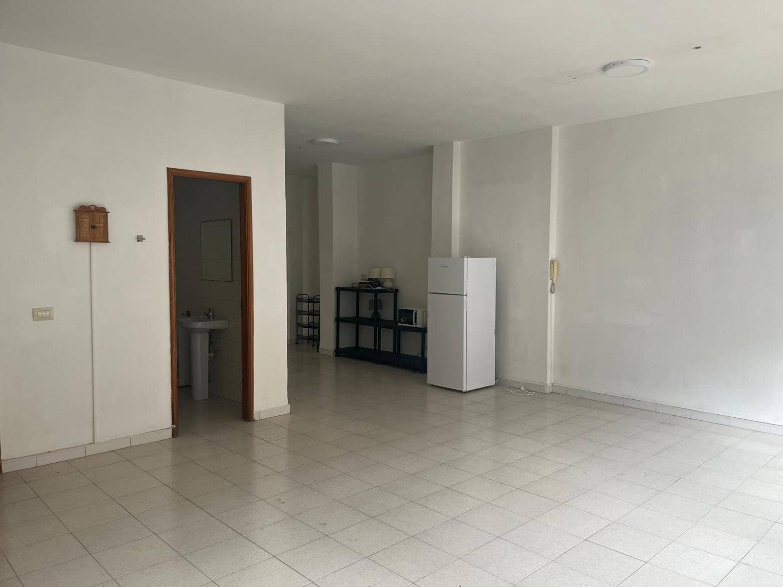 Office for rent in Las Palmas de Gran Canaria - € 600 (Ref: 9882257)