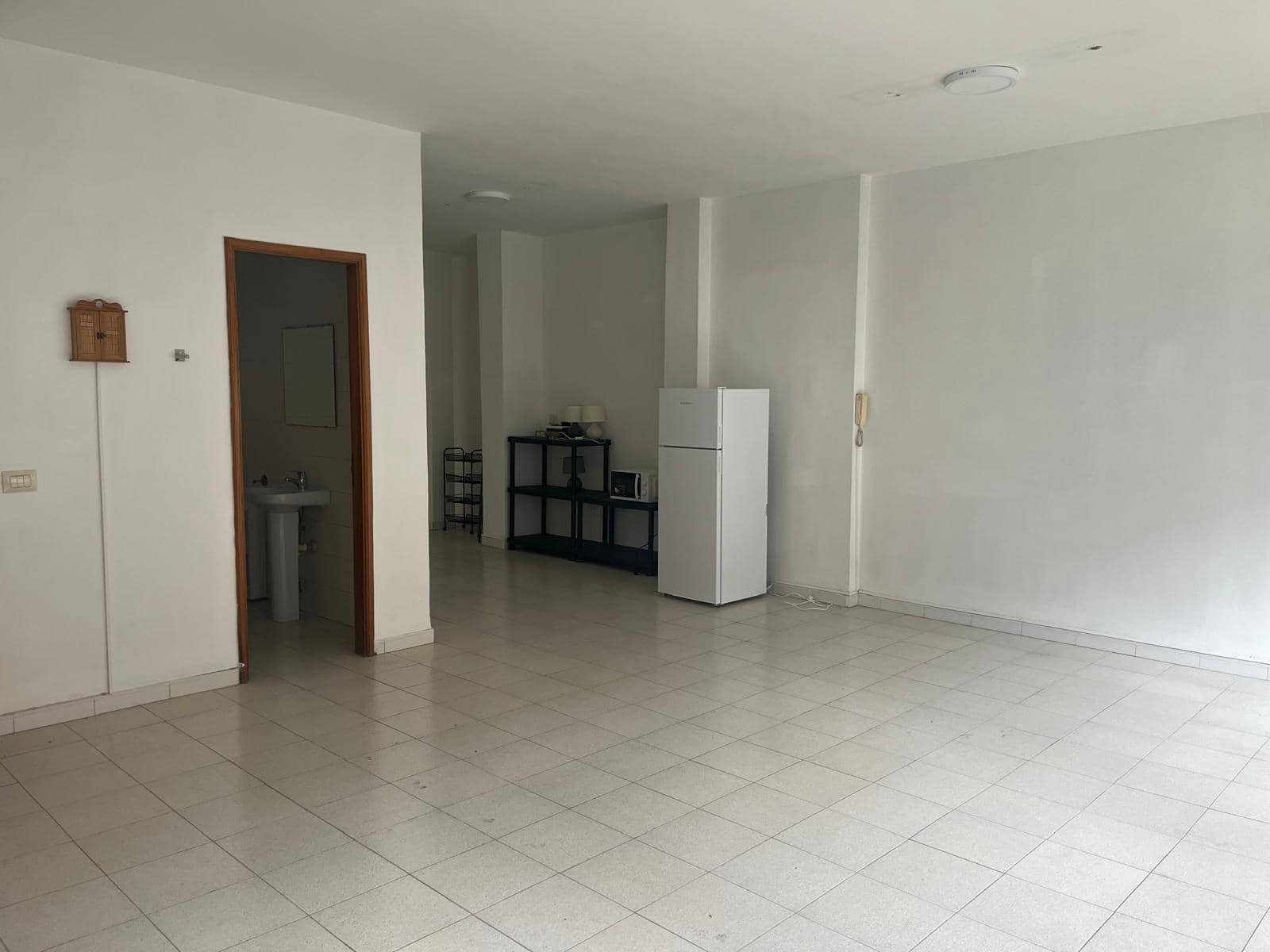 Office for rent in Las Palmas de Gran Canaria - € 600 (Ref: 9882257)