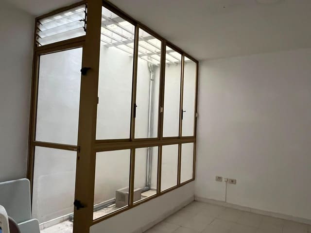 Bureau à louer à Las Palmas de Gran Canaria - 600 € (Ref: 9882257)