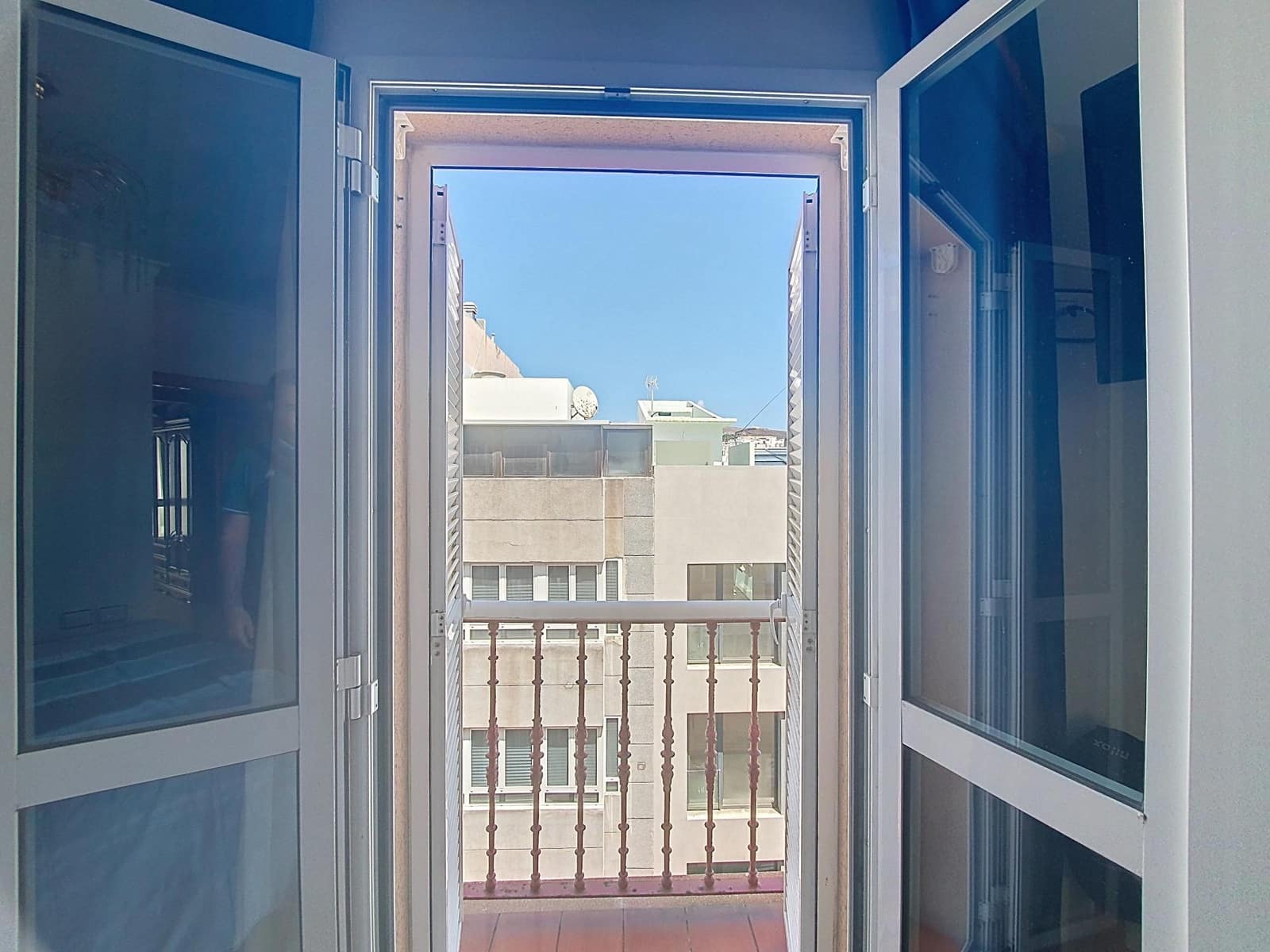 2 bedroom Flat for sale in Las Palmas de Gran Canaria - € 325,000 (Ref: 9882258)