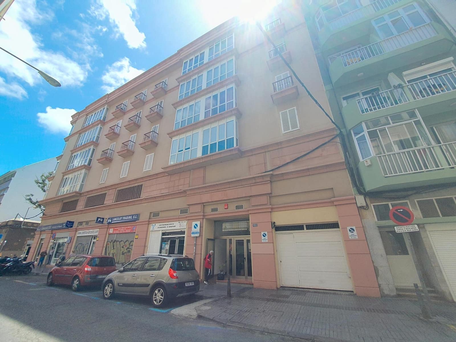2 bedroom Flat for sale in Las Palmas de Gran Canaria - € 325,000 (Ref: 9882258)