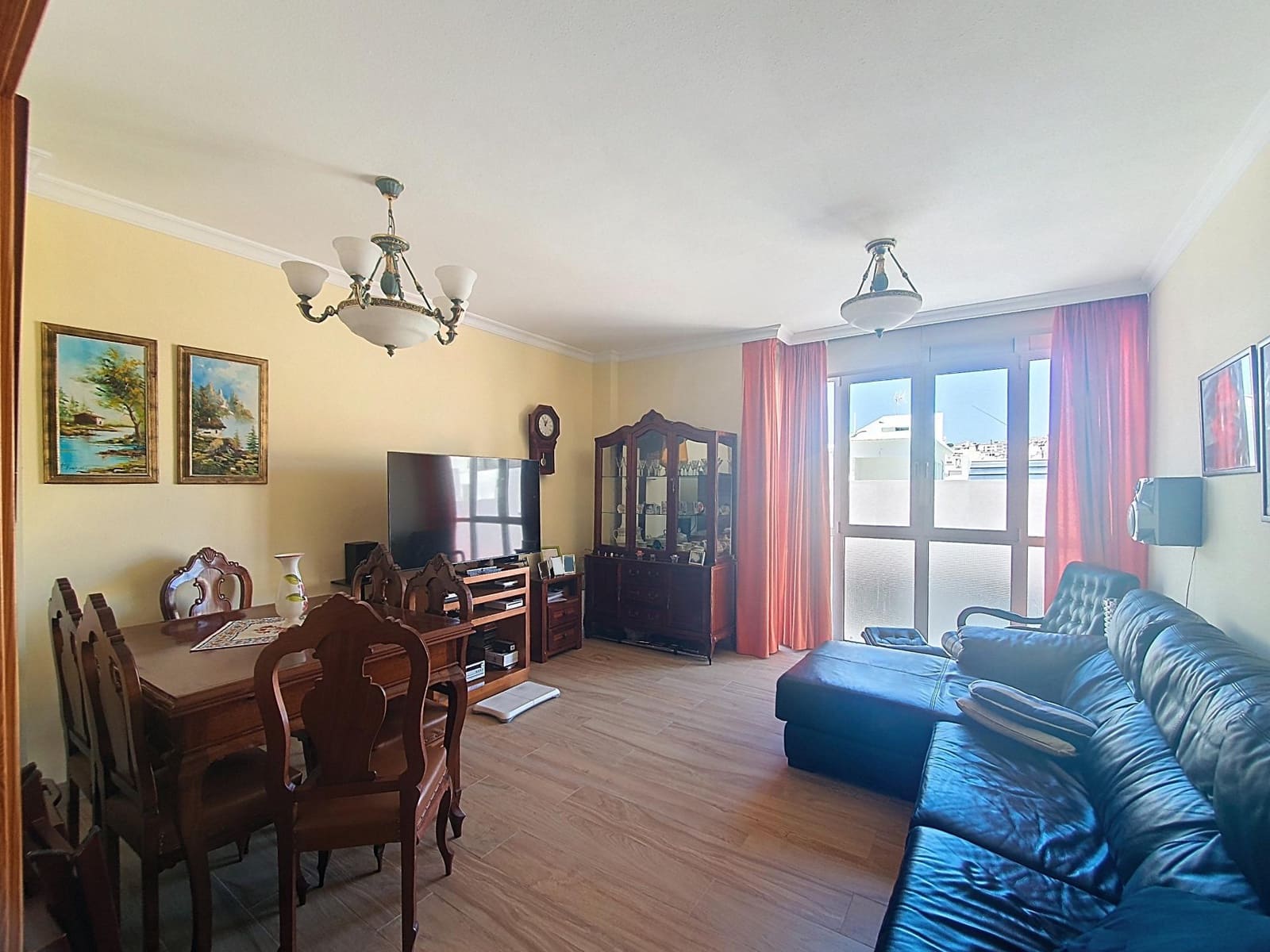 2 bedroom Flat for sale in Las Palmas de Gran Canaria - € 325,000 (Ref: 9882258)