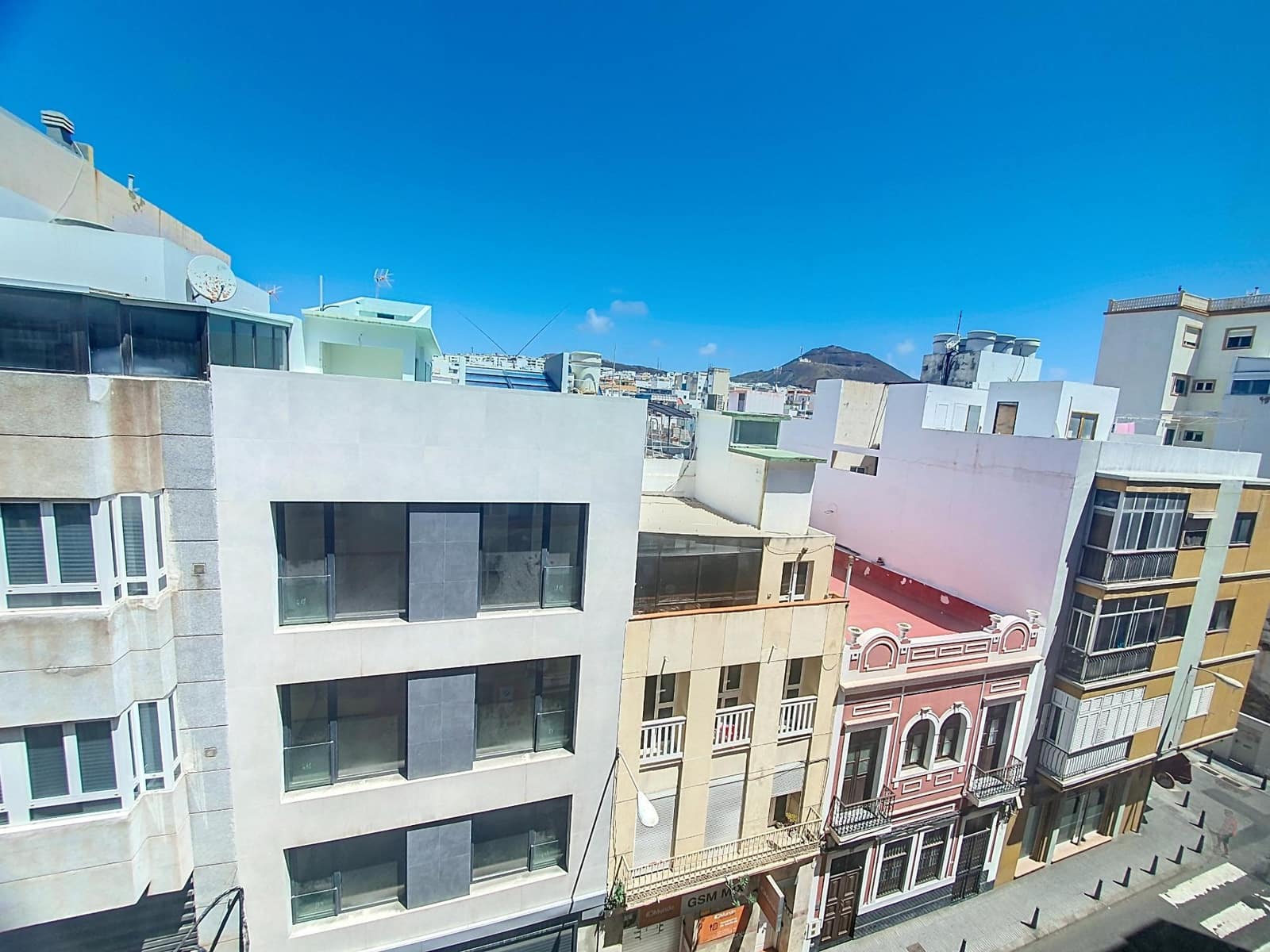 2 bedroom Flat for sale in Las Palmas de Gran Canaria - € 325,000 (Ref: 9882258)