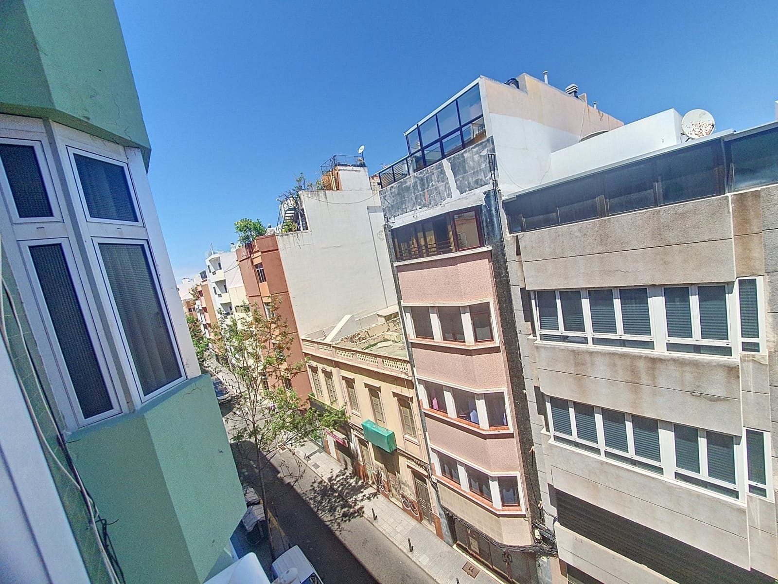 2 bedroom Flat for sale in Las Palmas de Gran Canaria - € 325,000 (Ref: 9882258)