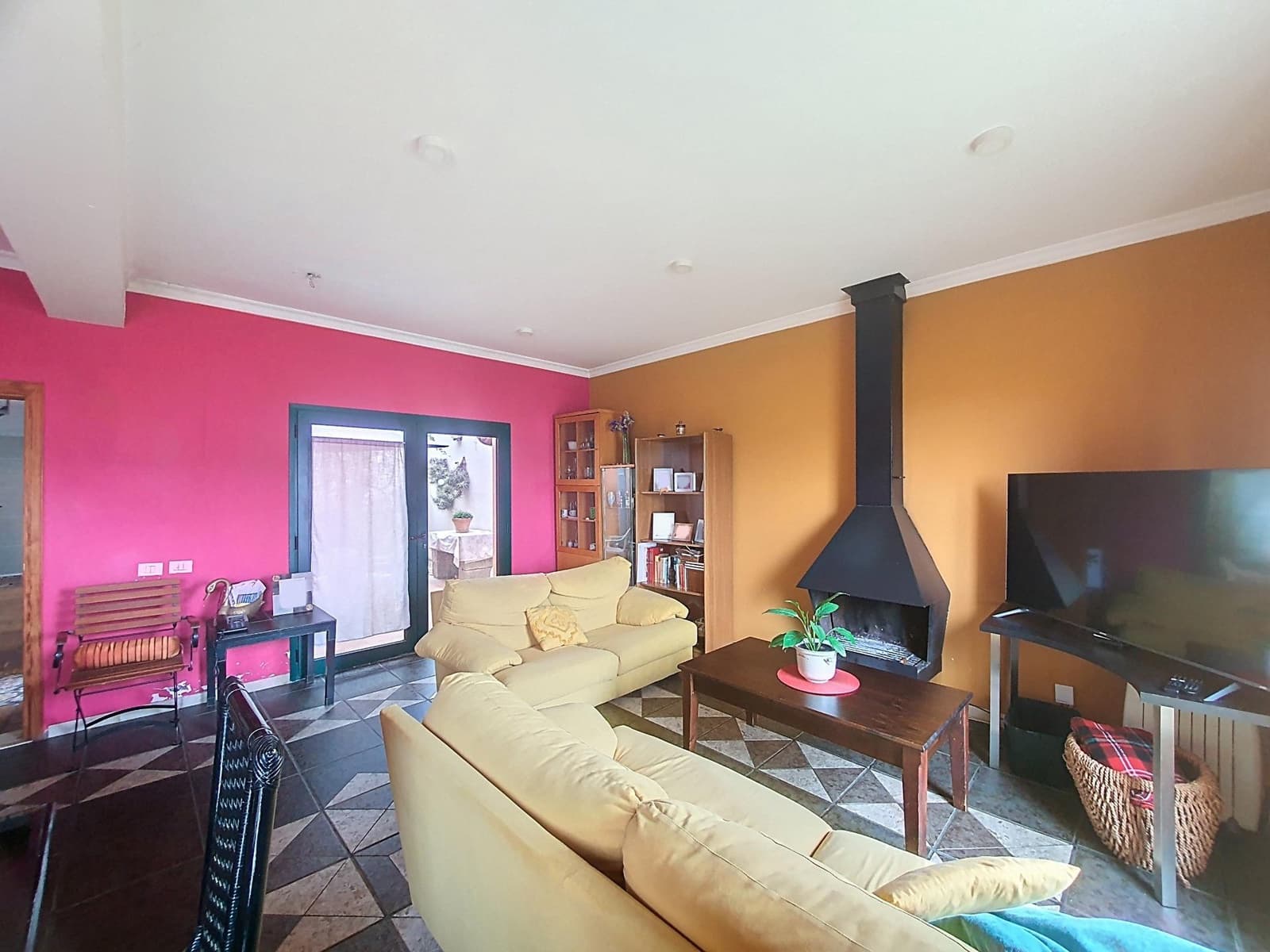 3 bedroom Semi-detached Villa for sale in Santa Brigida with garage - € 365,000 (Ref: 9882260)