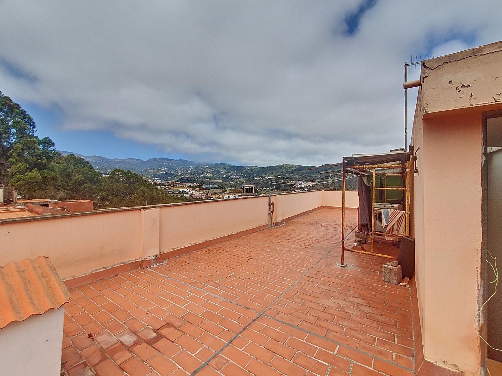 3 bedroom Semi-detached Villa for sale in Santa Brigida with garage - € 365,000 (Ref: 9882260)
