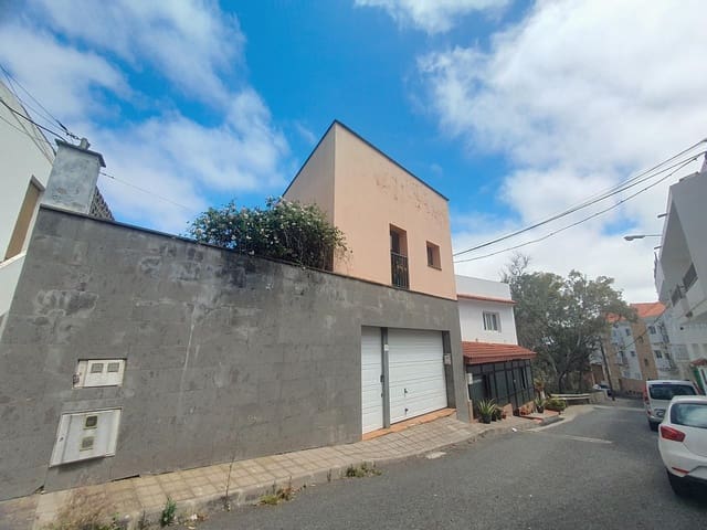 3 bedroom Semi-detached Villa for sale in Santa Brígida with garage - € 365,000 (Ref: 9882260)