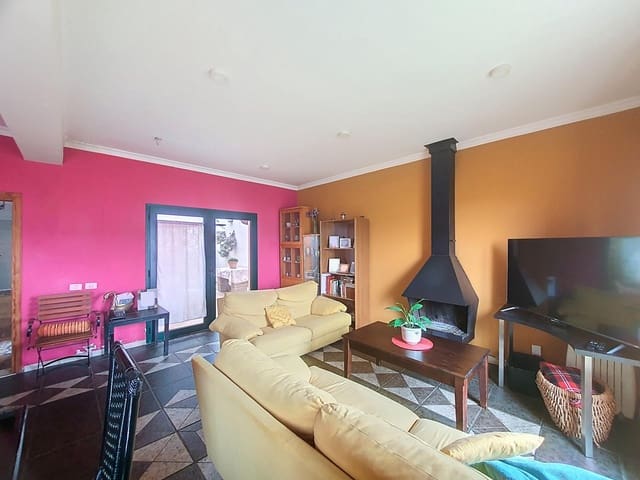 3 bedroom Semi-detached Villa for sale in Santa Brígida with garage - € 365,000 (Ref: 9882260)