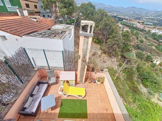 3 bedroom Semi-detached Villa for sale in Santa Brígida with garage - € 365,000 (Ref: 9882260)