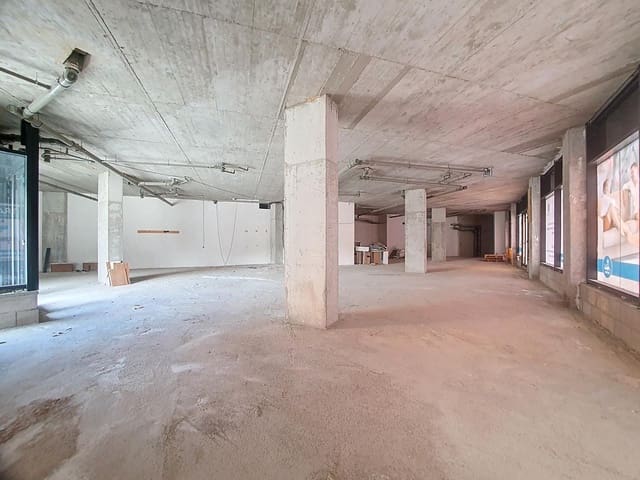 Kommersiell til leie i Las Palmas de Gran Canaria med garasje - € 8 000 (Ref: 9882262)