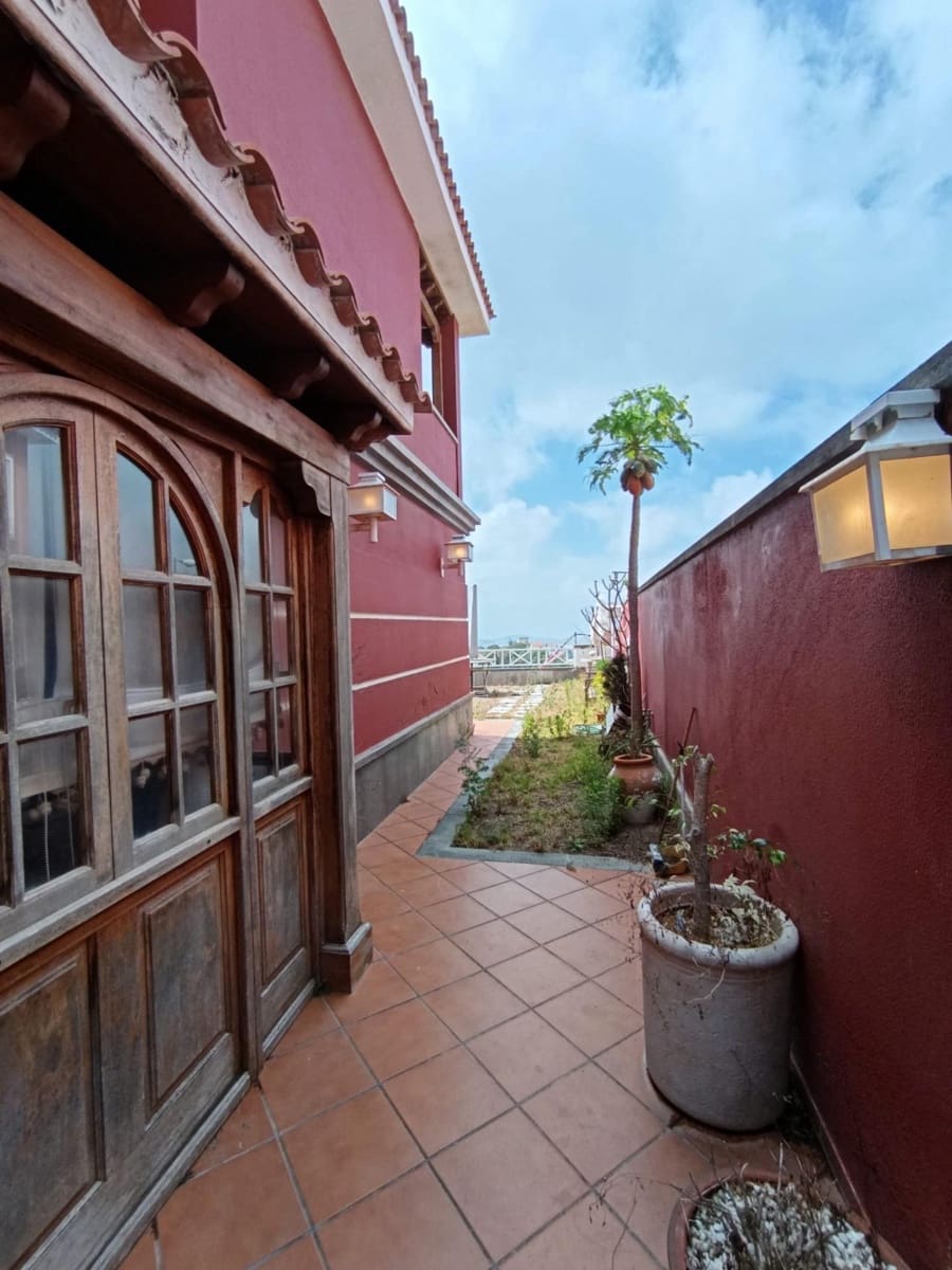 3 bedroom Semi-detached Villa for sale in Las Palmas de Gran Canaria with garage - € 479,000 (Ref: 9882266)