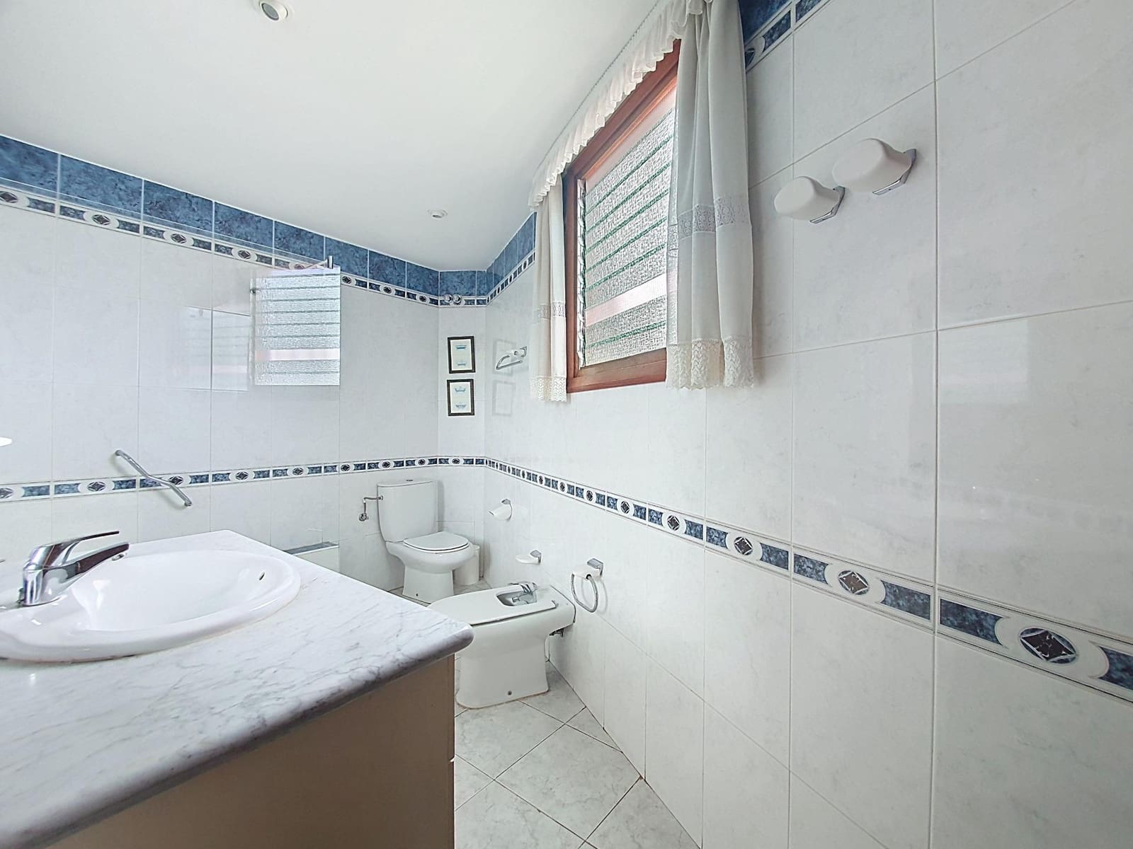 5 bedroom Villa for sale in Las Palmas de Gran Canaria with garage - € 995,000 (Ref: 9882269)