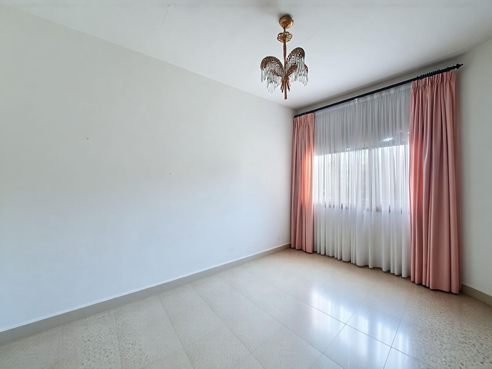 5 bedroom Villa for sale in Las Palmas de Gran Canaria with garage - € 995,000 (Ref: 9882269)