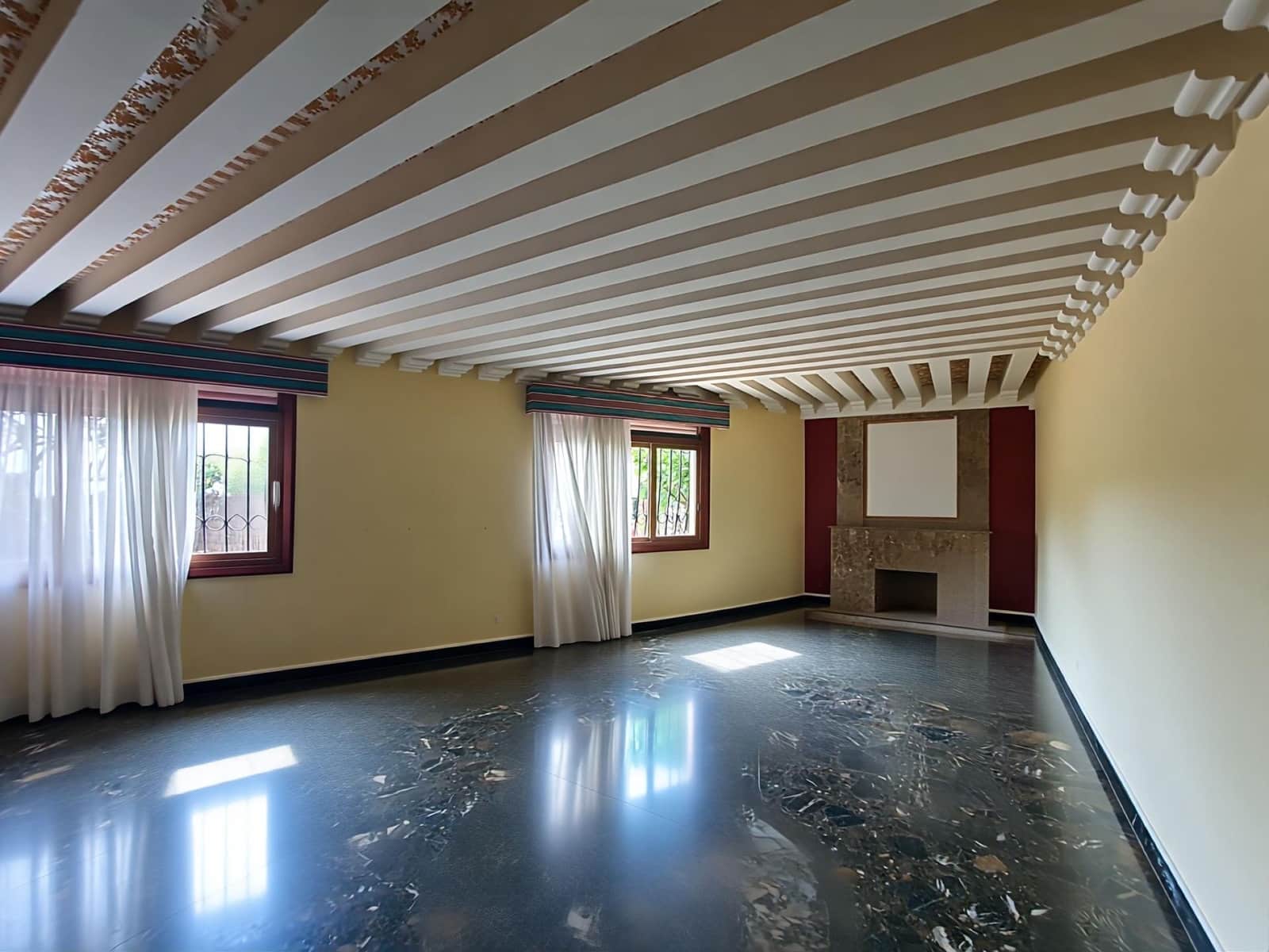 5 bedroom Villa for sale in Las Palmas de Gran Canaria with garage - € 995,000 (Ref: 9882269)