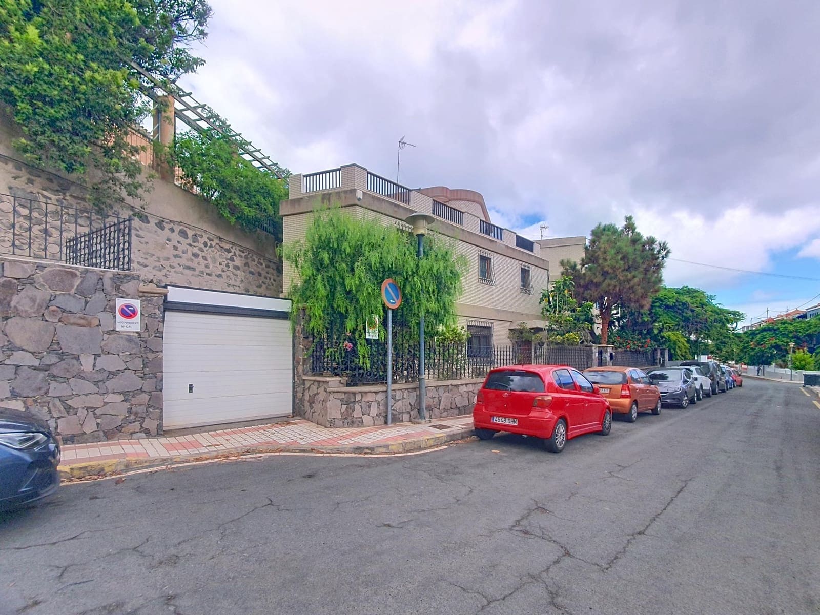 5 bedroom Villa for sale in Las Palmas de Gran Canaria with garage - € 995,000 (Ref: 9882269)