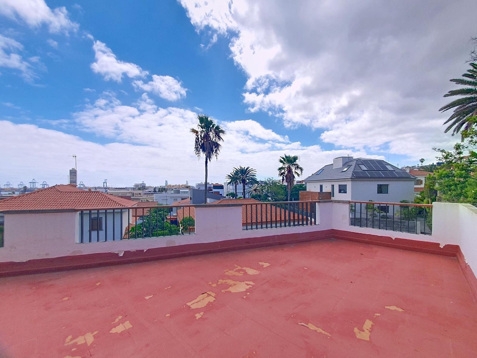 5 bedroom Villa for sale in Las Palmas de Gran Canaria with garage - € 995,000 (Ref: 9882269)