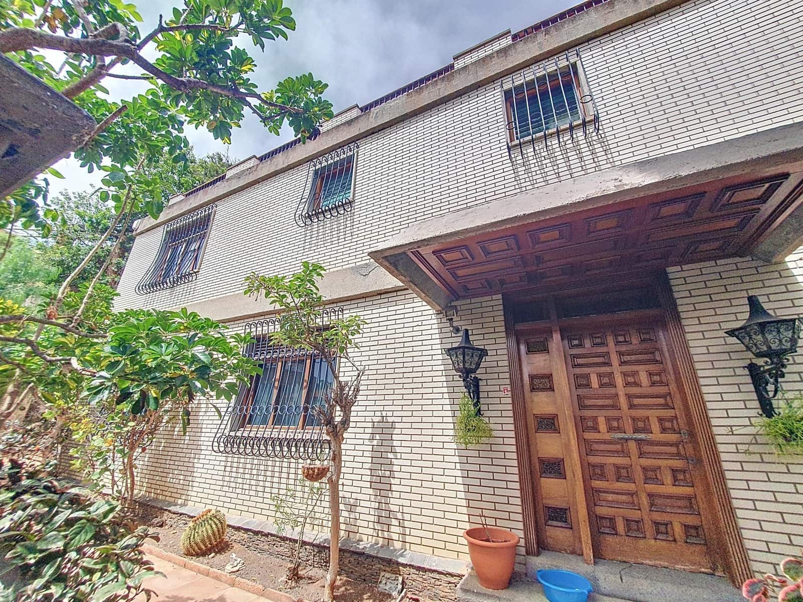 5 bedroom Villa for sale in Las Palmas de Gran Canaria with garage - € 995,000 (Ref: 9882269)
