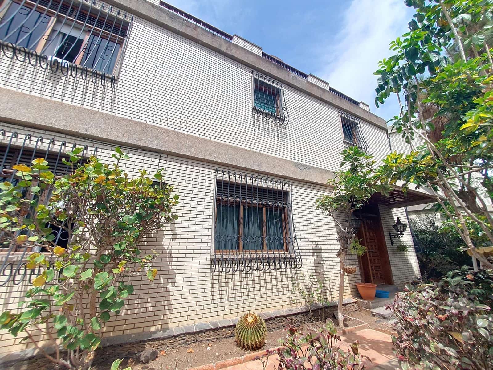 5 bedroom Villa for sale in Las Palmas de Gran Canaria with garage - € 995,000 (Ref: 9882269)