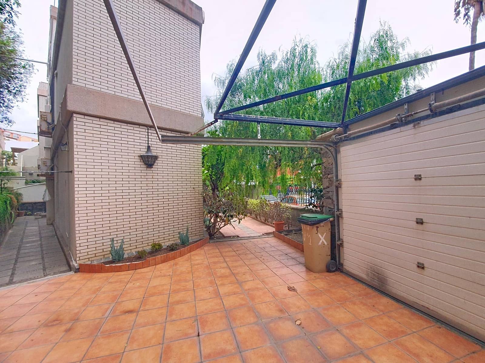 5 bedroom Villa for sale in Las Palmas de Gran Canaria with garage - € 995,000 (Ref: 9882269)