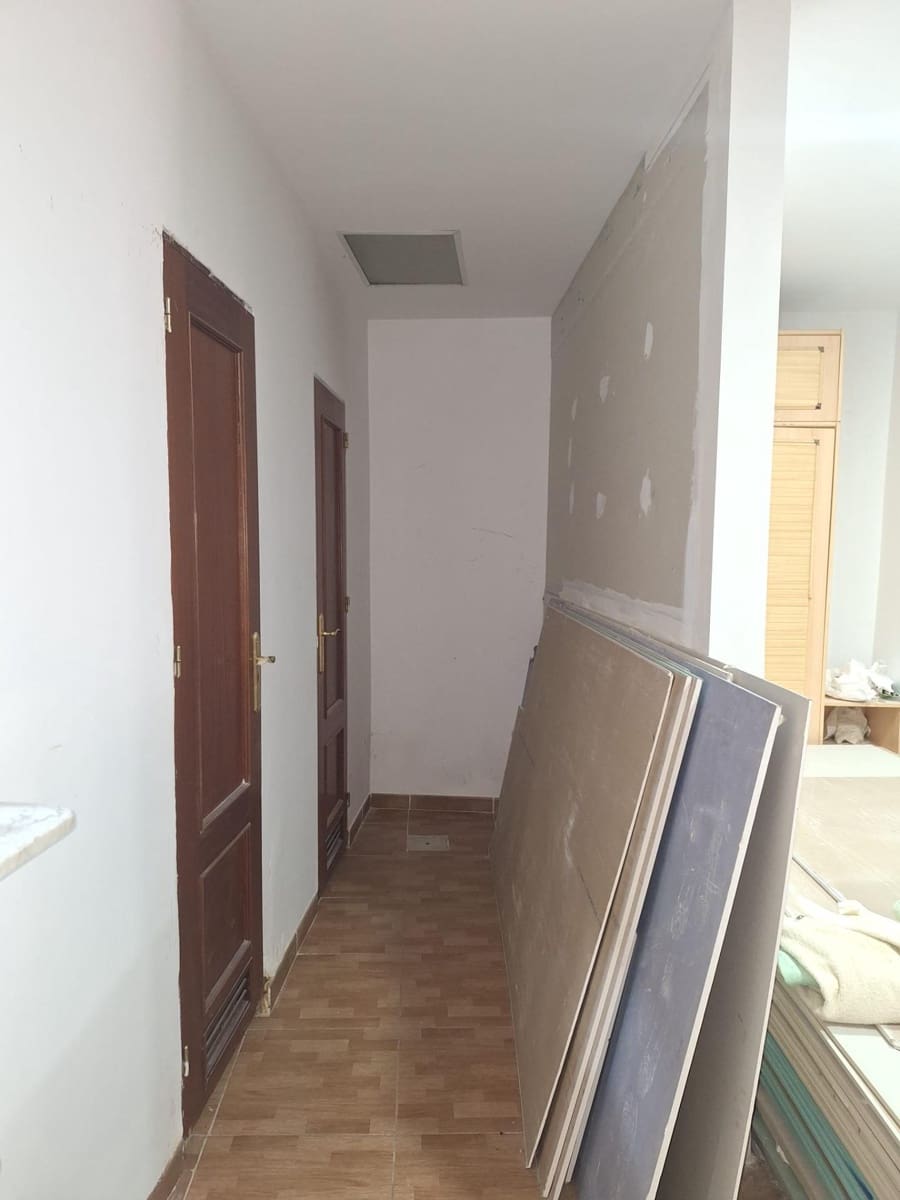 Comercial para venda em Santa Lucia de Tirajana - 86 000 € (Ref: 9882270)