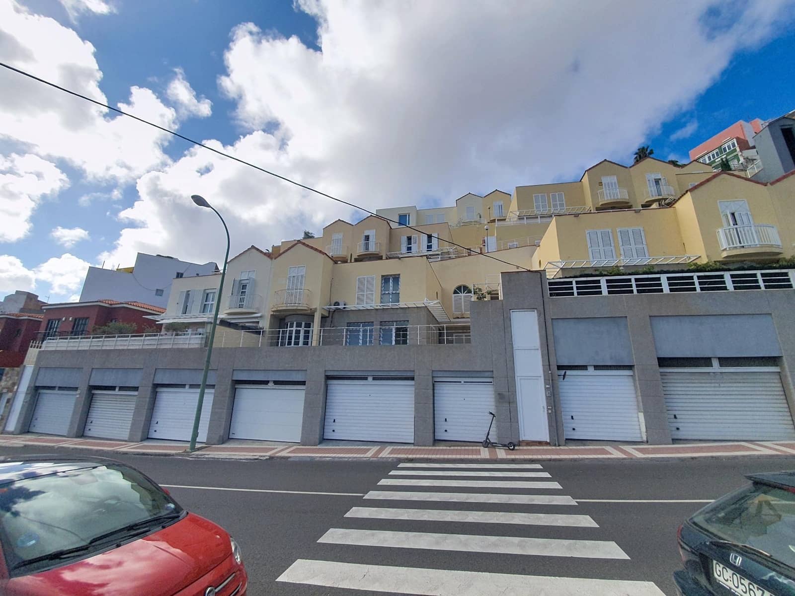 8 soveværelse Villa til salg i Las Palmas de Gran Canaria med garage - € 630.000 (Ref: 9882275)