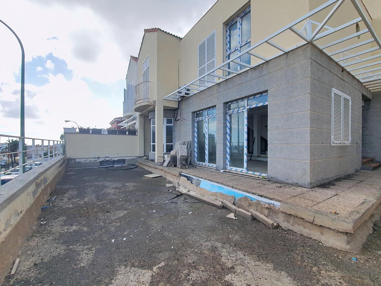 8 soveværelse Villa til salg i Las Palmas de Gran Canaria med garage - € 630.000 (Ref: 9882275)