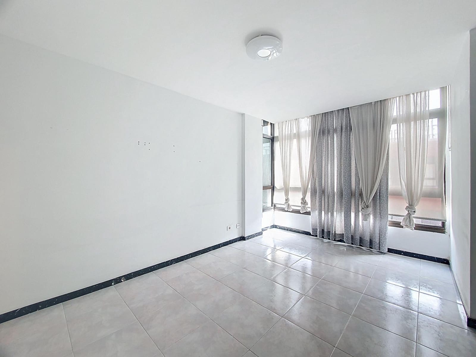 3 bedroom Flat for sale in Las Palmas de Gran Canaria - € 525,000 (Ref: 9882277)