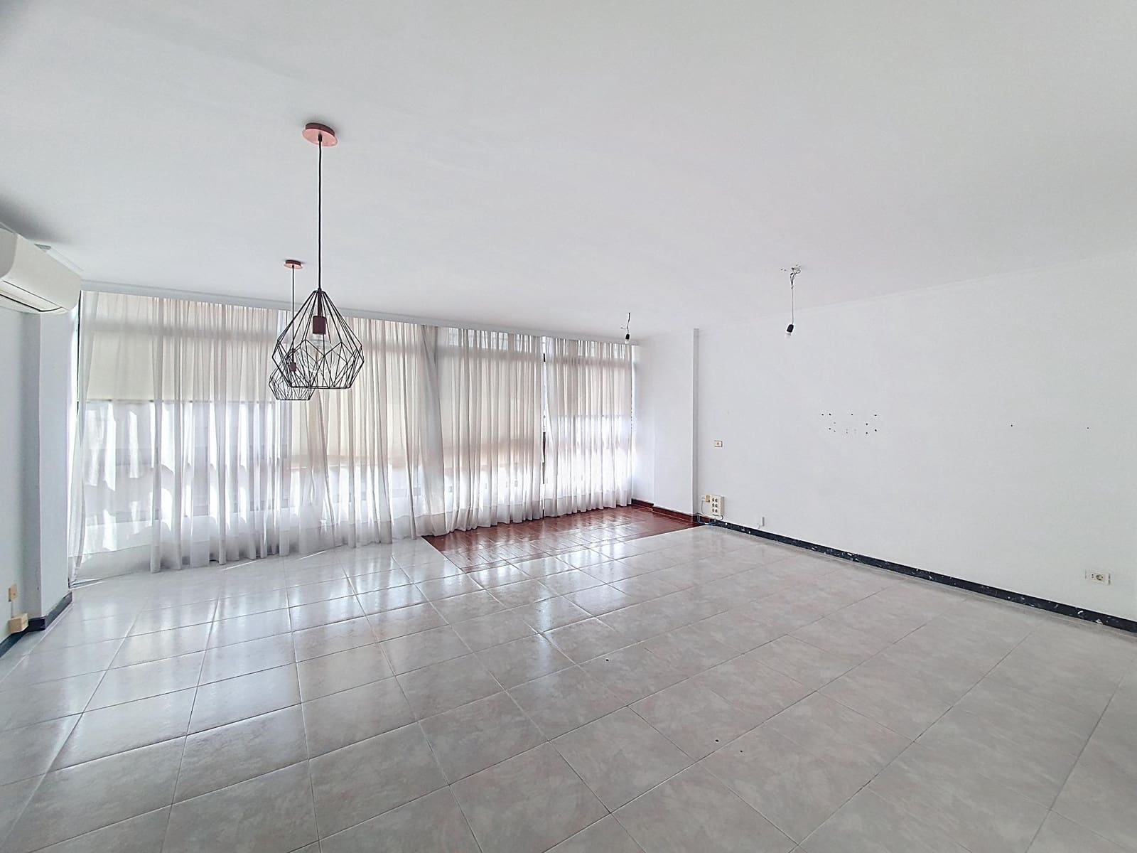 3 bedroom Flat for sale in Las Palmas de Gran Canaria - € 525,000 (Ref: 9882277)