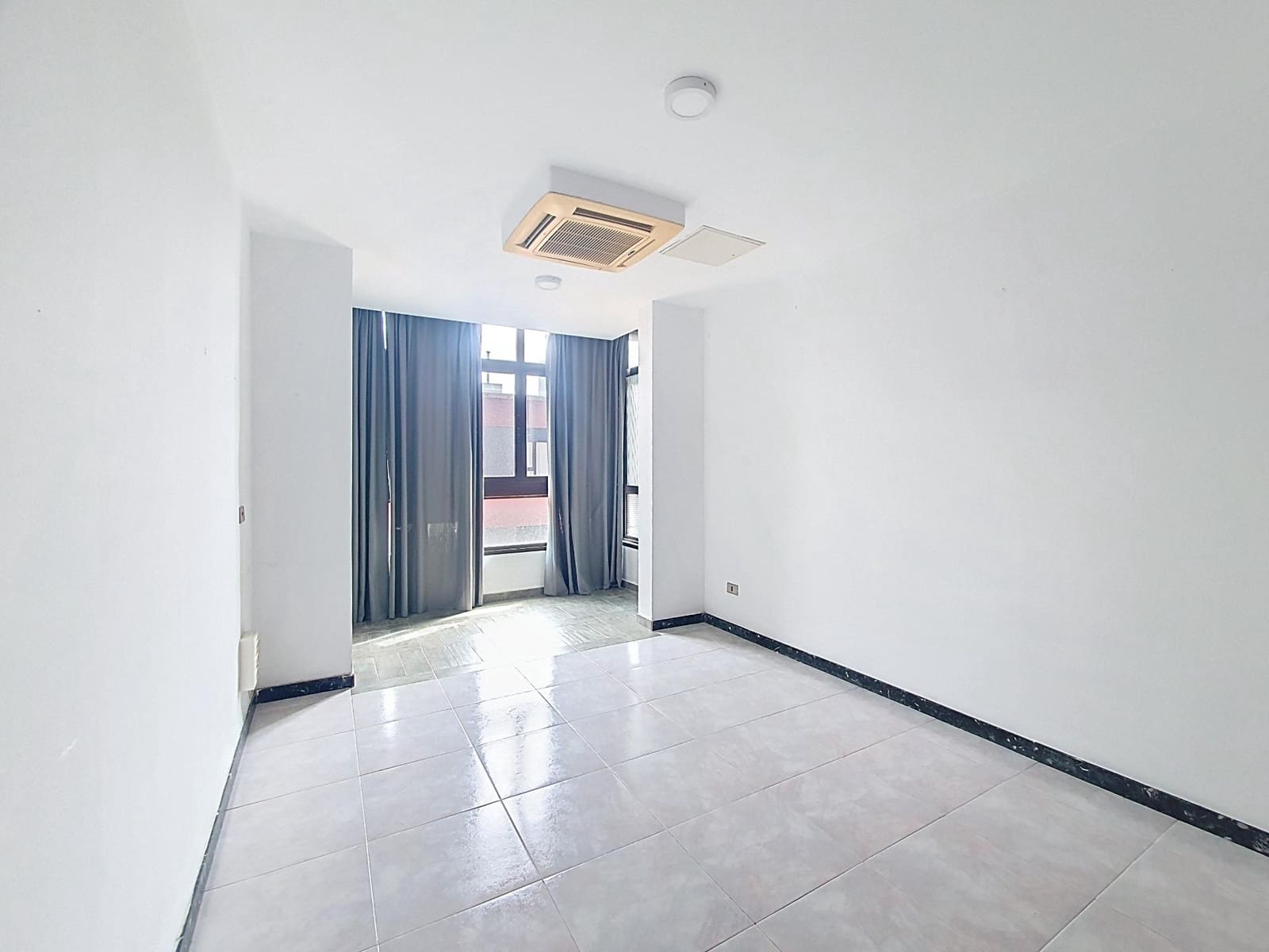 3 bedroom Flat for sale in Las Palmas de Gran Canaria - € 525,000 (Ref: 9882277)