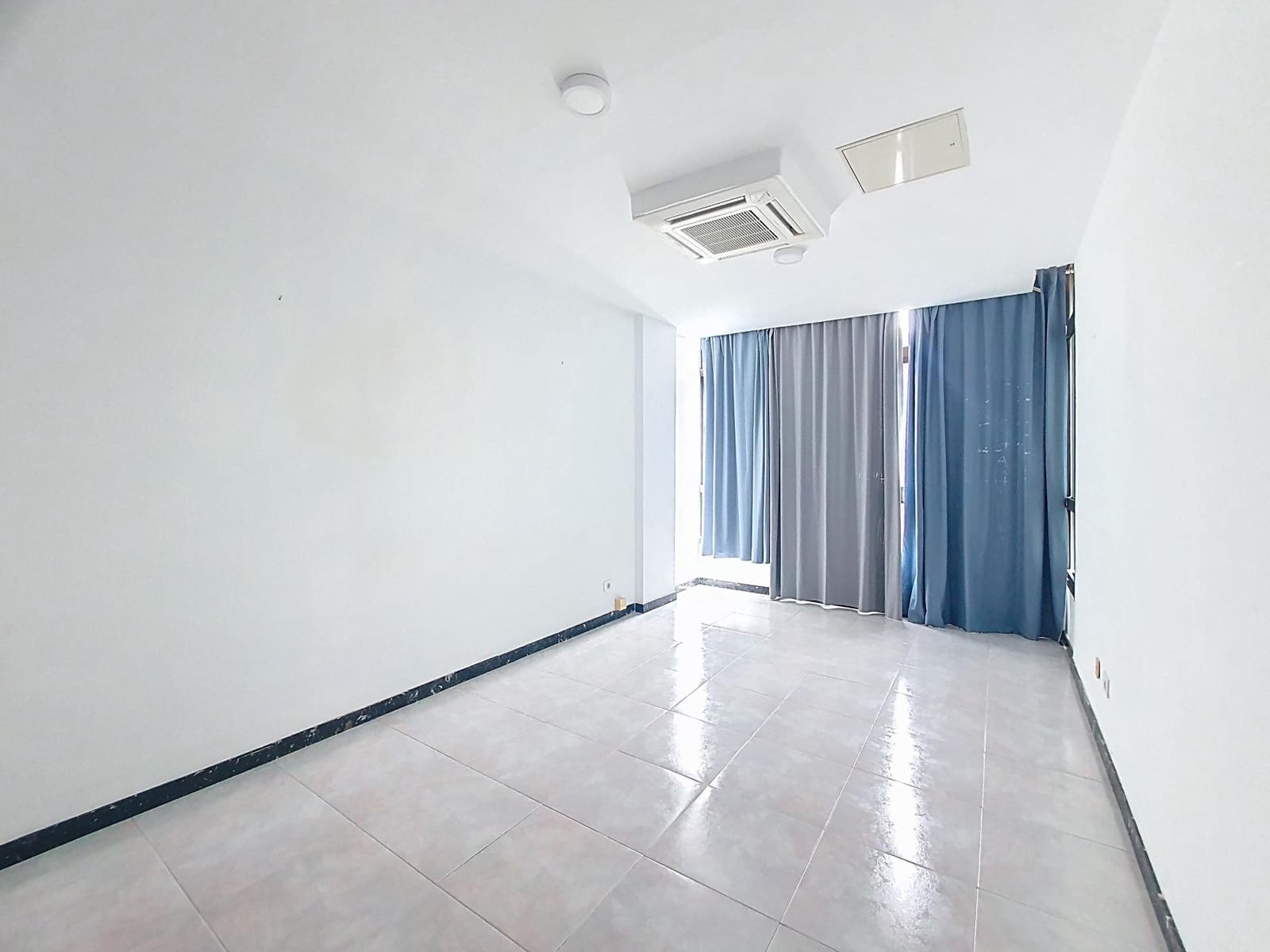 3 bedroom Flat for sale in Las Palmas de Gran Canaria - € 525,000 (Ref: 9882277)