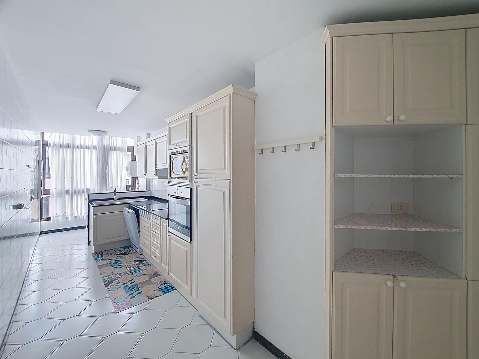3 bedroom Flat for sale in Las Palmas de Gran Canaria - € 525,000 (Ref: 9882277)