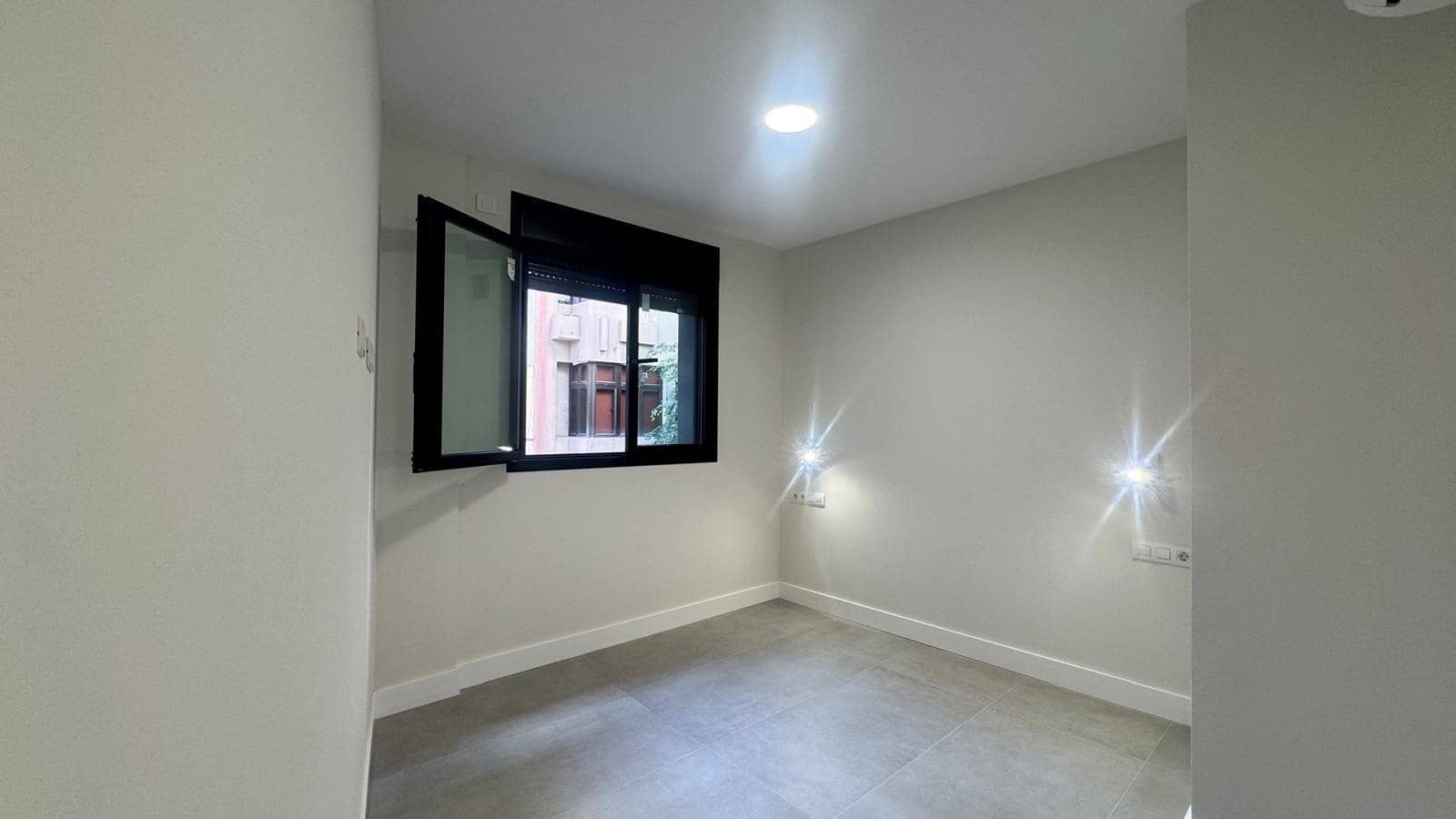 1 soveværelse Lejlighed til leje i Las Palmas de Gran Canaria - € 1.000 (Ref: 9882283)