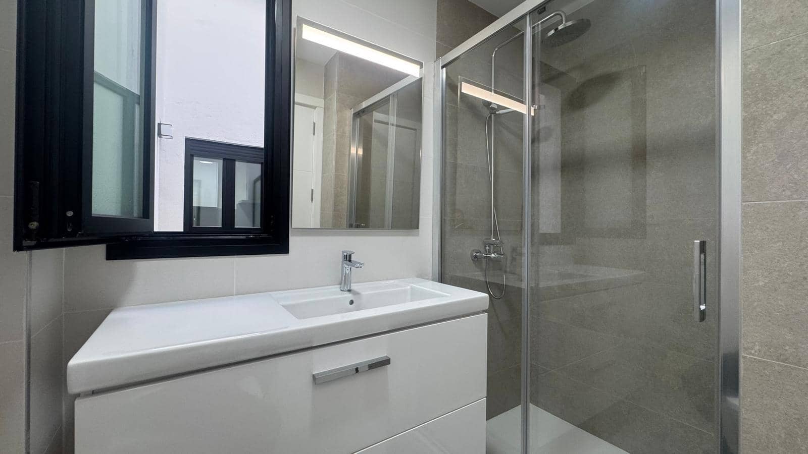 1 soveværelse Lejlighed til leje i Las Palmas de Gran Canaria - € 1.000 (Ref: 9882283)