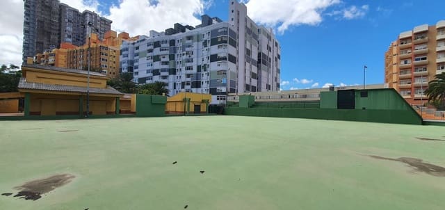 Commercieel te koop in Escaleritas, Las Palmas de Gran Canaria - € 490.000 (Ref: 9882286)