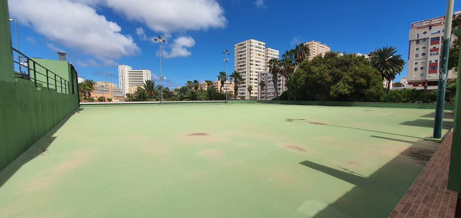 Commercial for sale in Las Palmas de Gran Canaria - € 490,000 (Ref: 9882286)