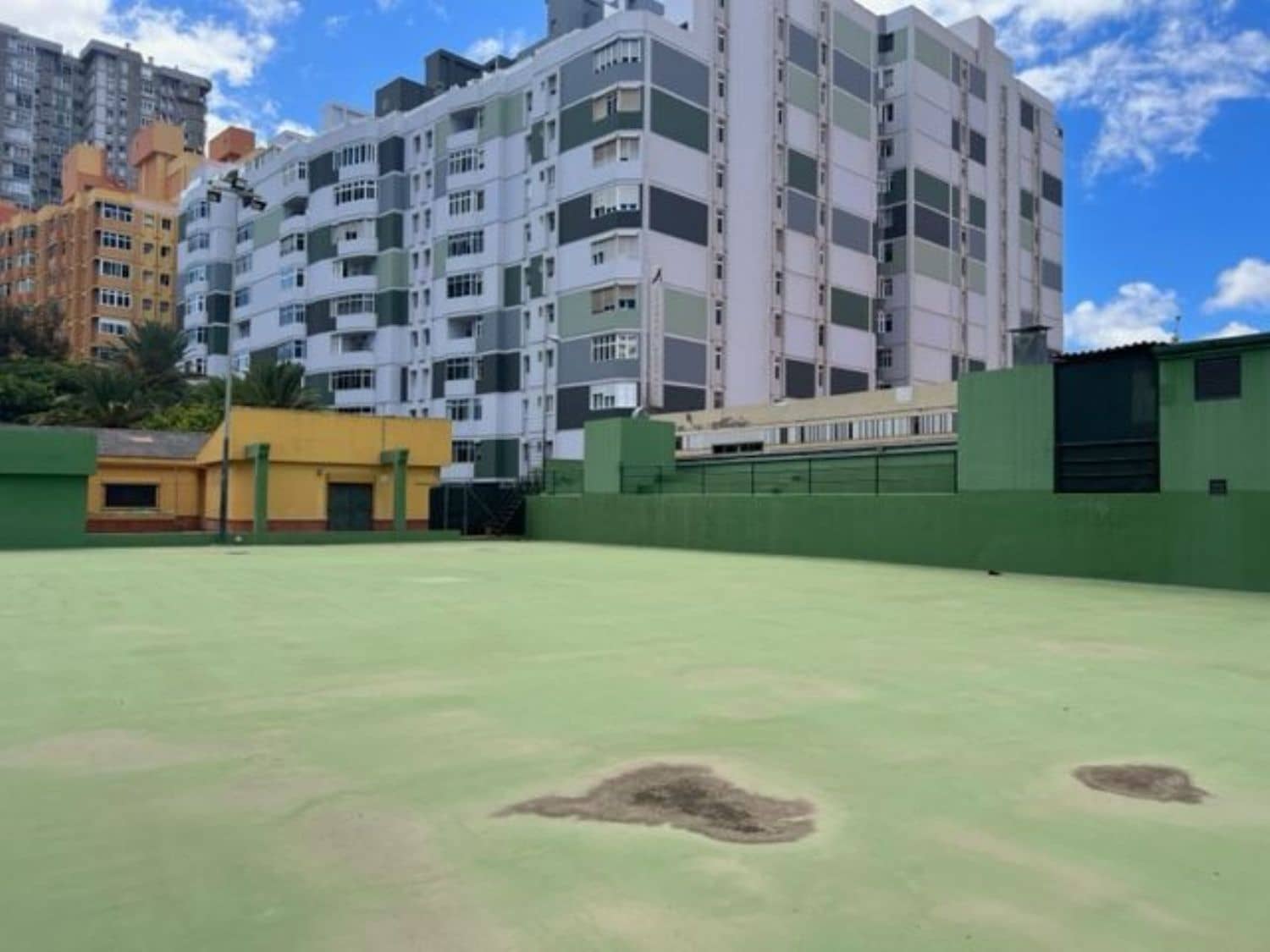 Commercial for sale in Las Palmas de Gran Canaria - € 490,000 (Ref: 9882286)