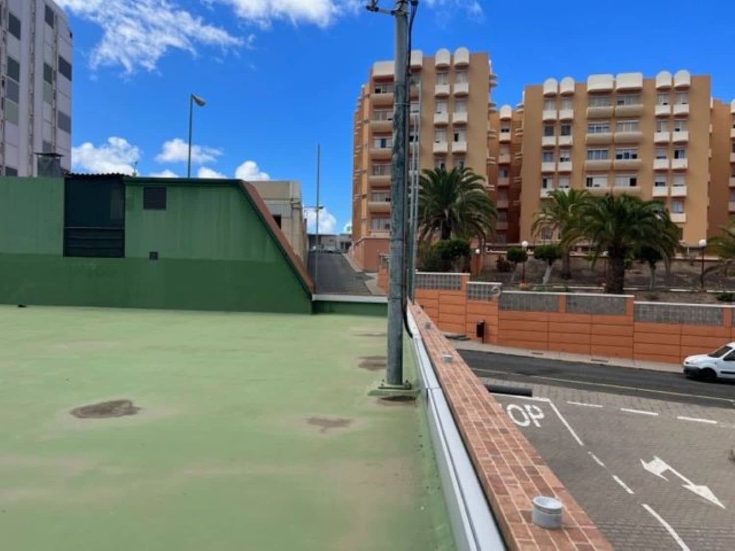 Commercial for sale in Las Palmas de Gran Canaria - € 490,000 (Ref: 9882286)