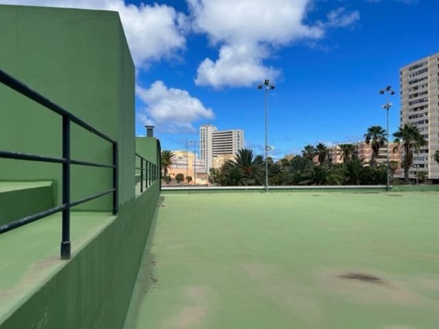 Commercieel te koop in Escaleritas, Las Palmas de Gran Canaria - € 490.000 (Ref: 9882286)
