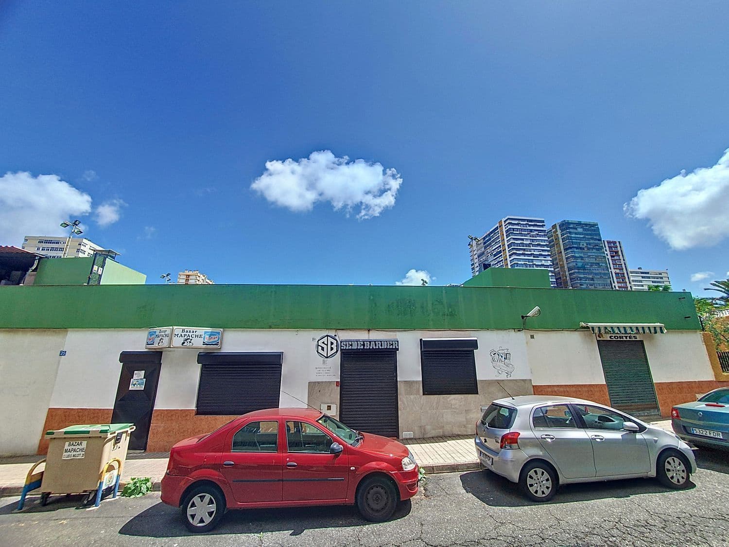 Commercial for sale in Las Palmas de Gran Canaria - € 490,000 (Ref: 9882286)