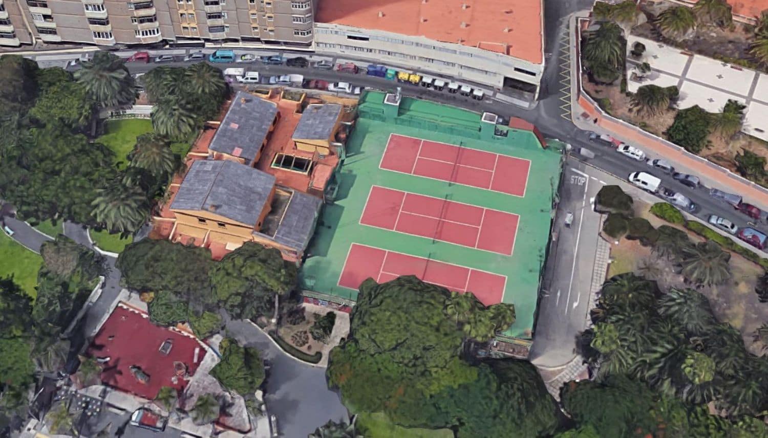 Commercial for sale in Las Palmas de Gran Canaria - € 490,000 (Ref: 9882286)