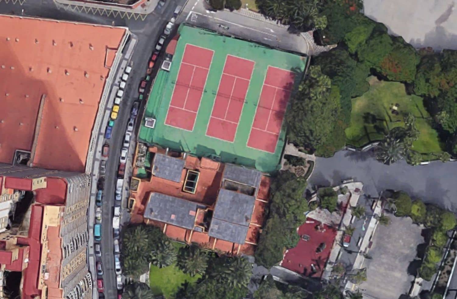 Commercial for sale in Las Palmas de Gran Canaria - € 690,000 (Ref: 9882287)