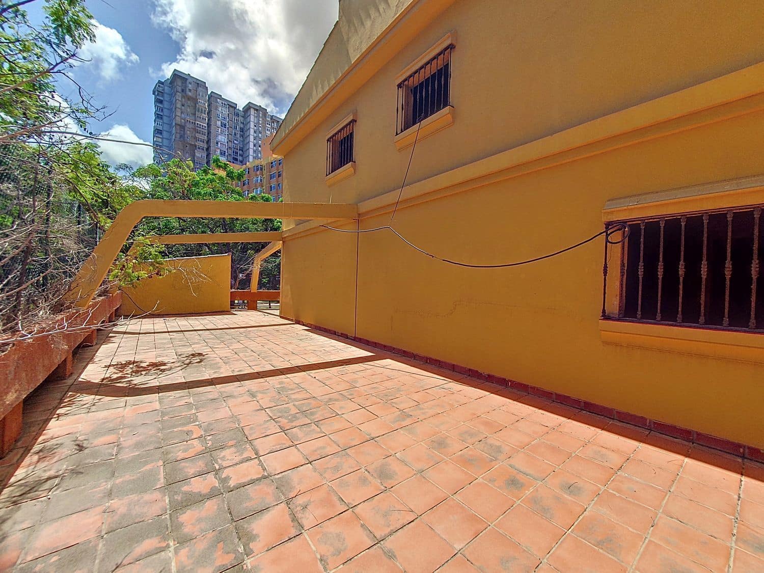 Commercial for sale in Las Palmas de Gran Canaria - € 690,000 (Ref: 9882287)