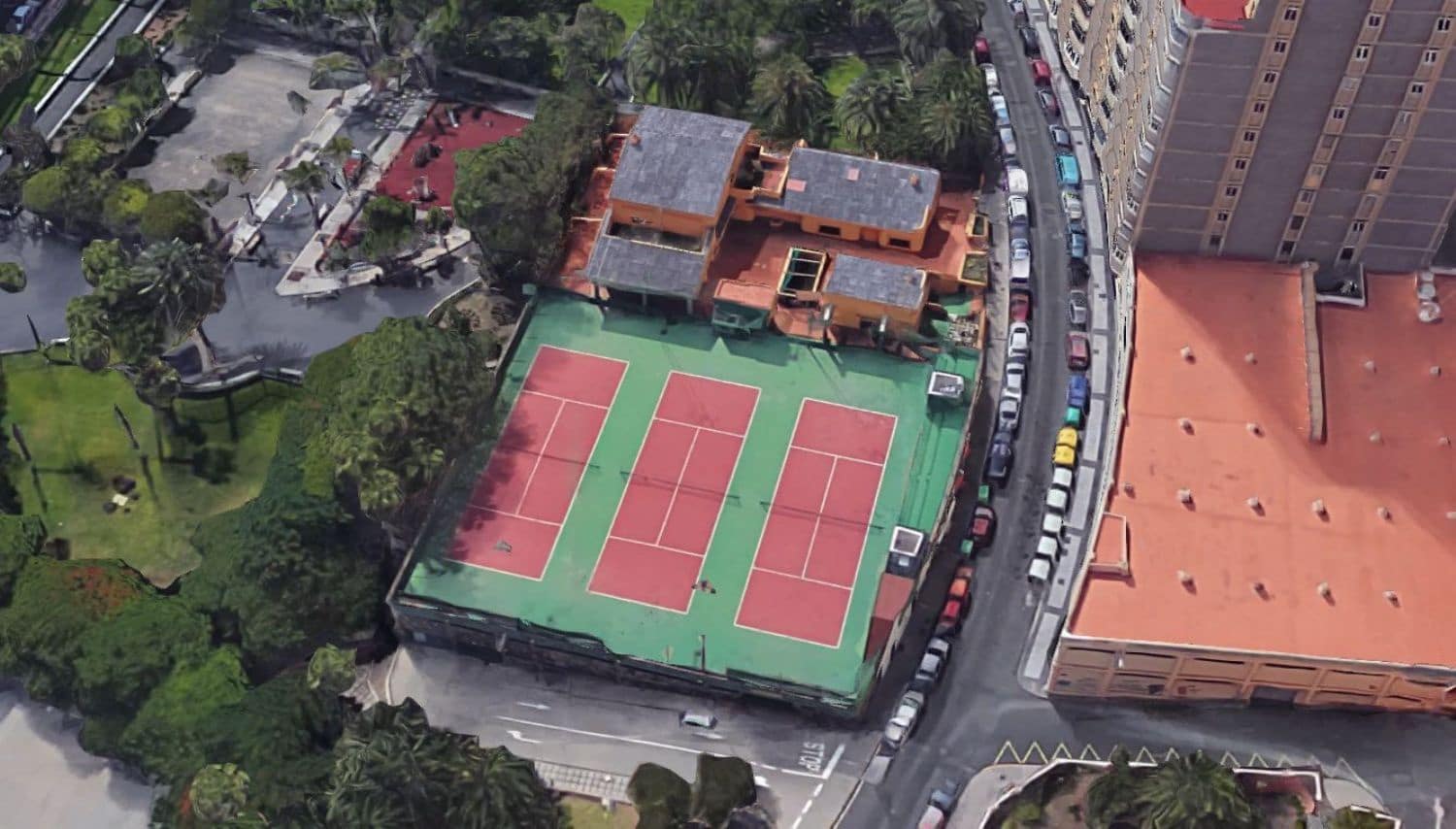 Commercial for sale in Las Palmas de Gran Canaria - € 690,000 (Ref: 9882287)