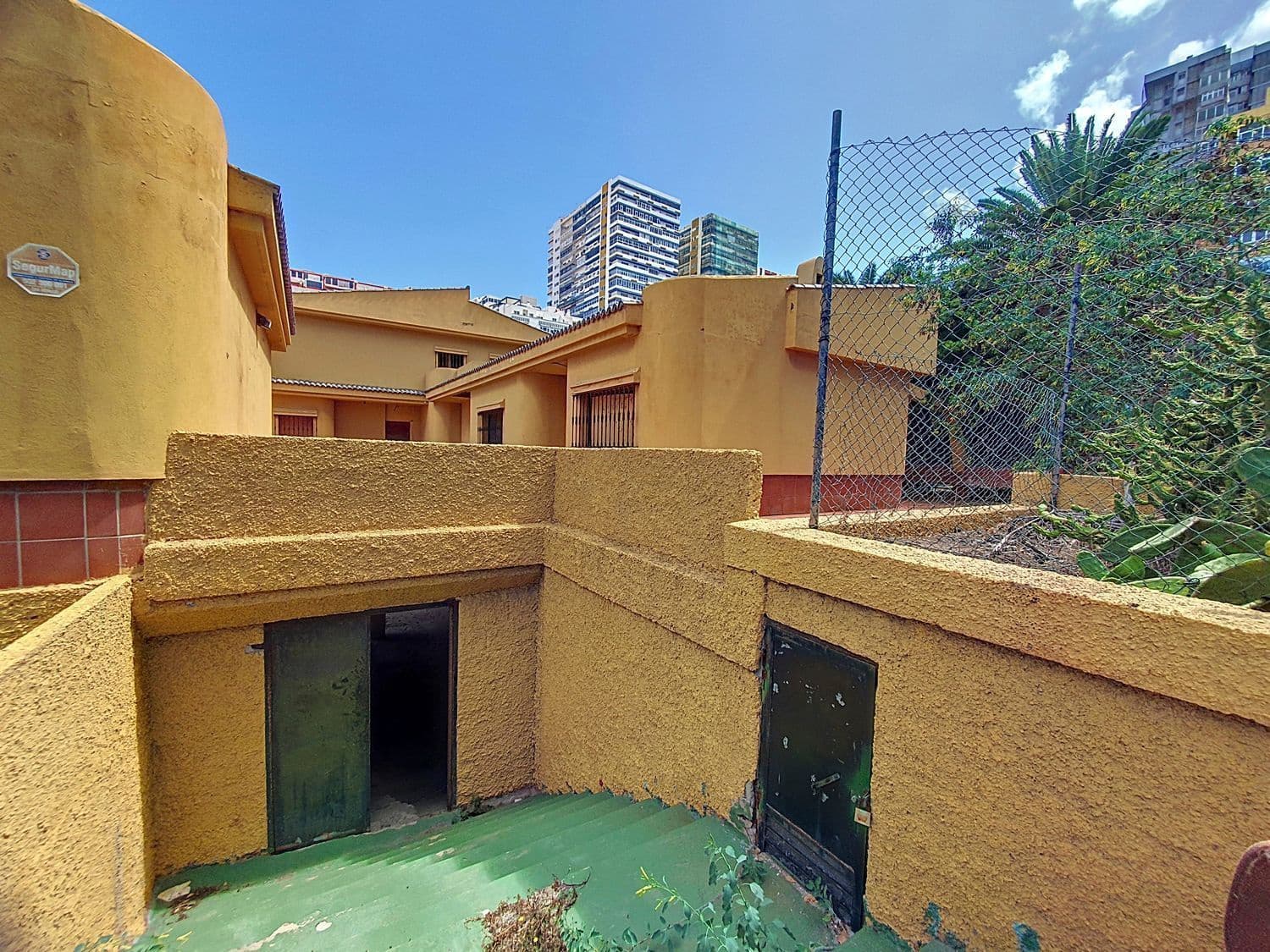 Commercial for sale in Las Palmas de Gran Canaria - € 690,000 (Ref: 9882287)