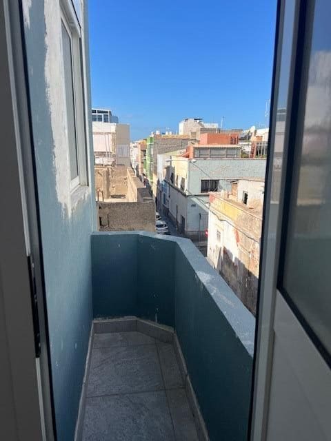 2 bedroom Apartment for sale in Las Palmas de Gran Canaria - € 126,000 (Ref: 9882291)