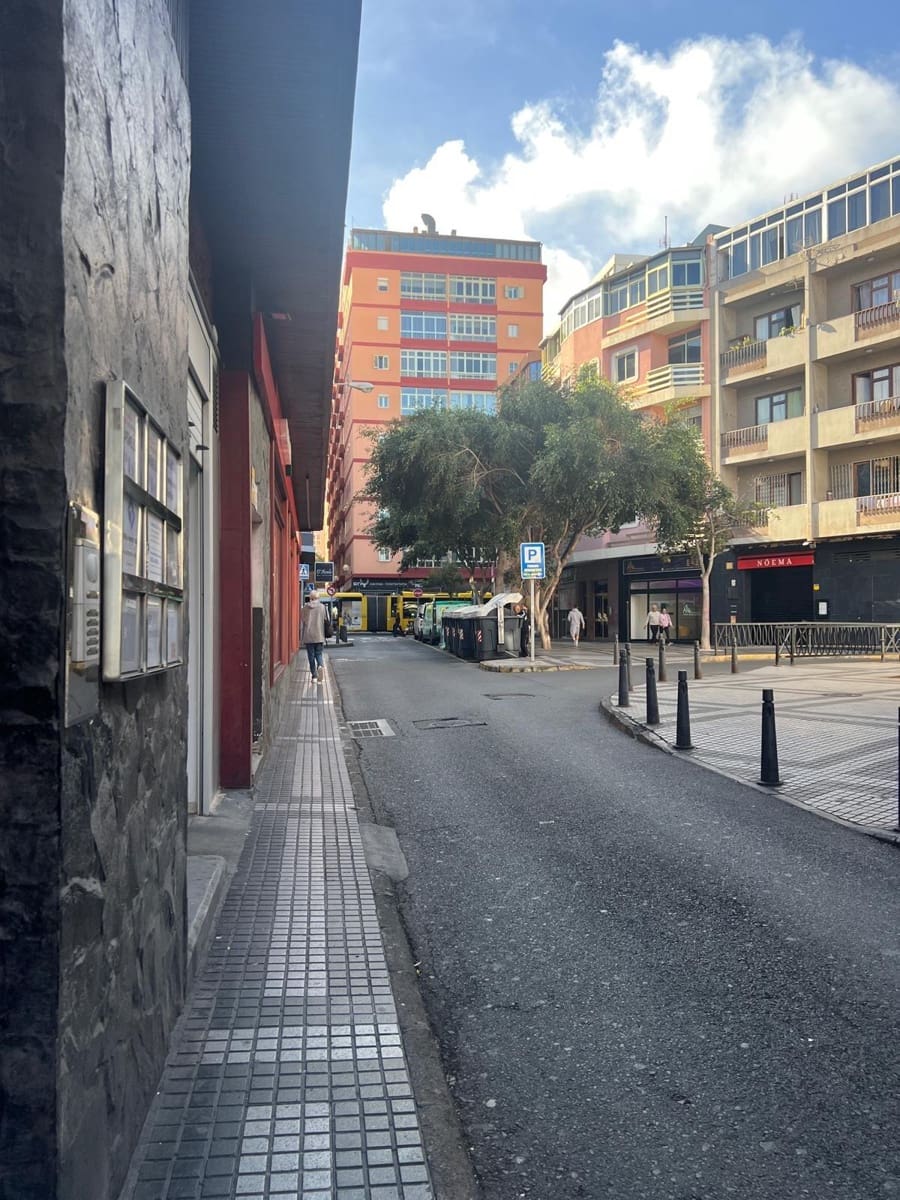 Office for rent in Las Palmas de Gran Canaria - € 800 (Ref: 9882294)